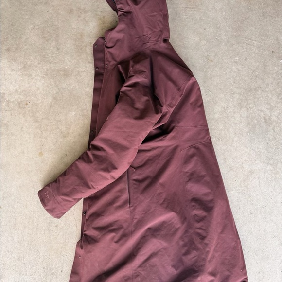 Arc'teryx Women's Patera Parka Gore-Tex Down Insulated in Deep Burgundy Flux - Picture 4 of 11